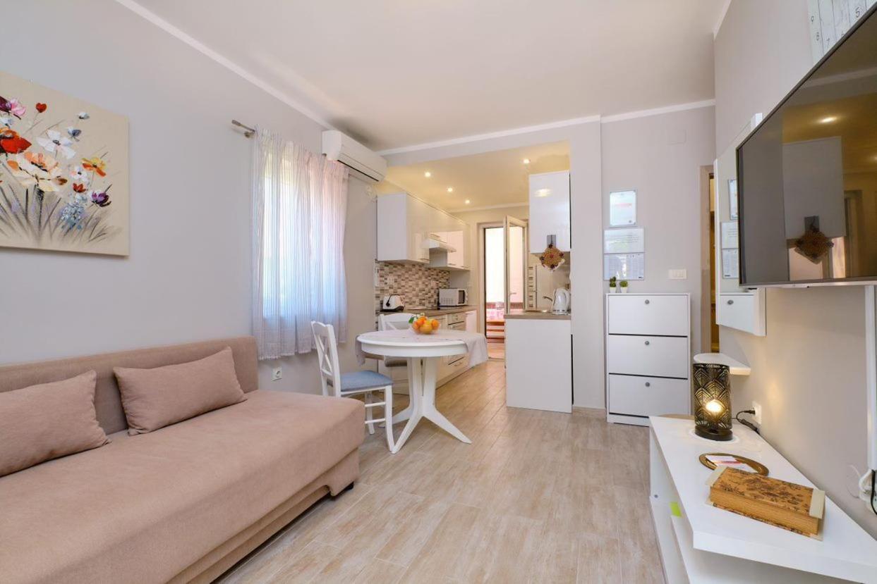Apartments Enna Mali Lošinj Dış mekan fotoğraf