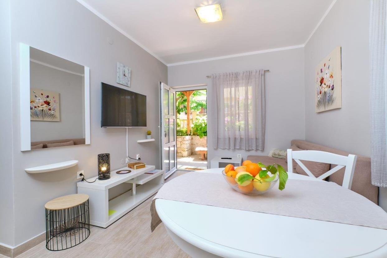 Apartments Enna Mali Lošinj Dış mekan fotoğraf