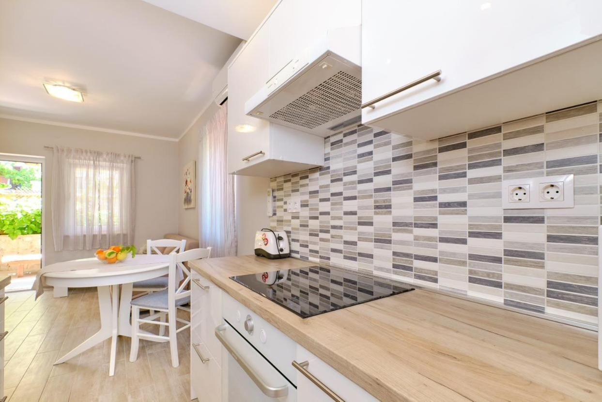 Apartments Enna Mali Lošinj Dış mekan fotoğraf