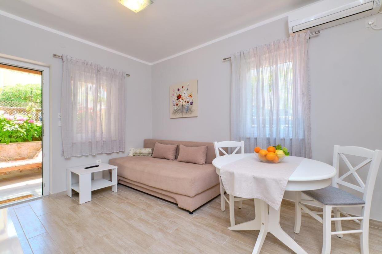 Apartments Enna Mali Lošinj Dış mekan fotoğraf