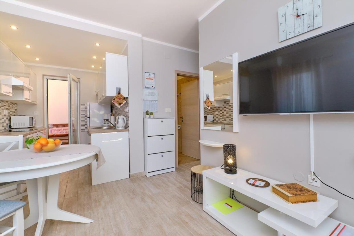 Apartments Enna Mali Lošinj Dış mekan fotoğraf