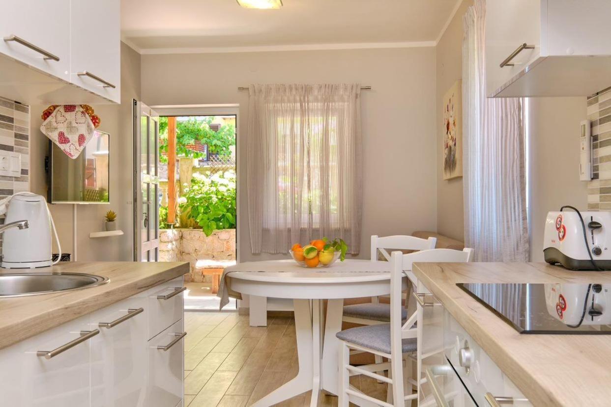 Apartments Enna Mali Lošinj Dış mekan fotoğraf